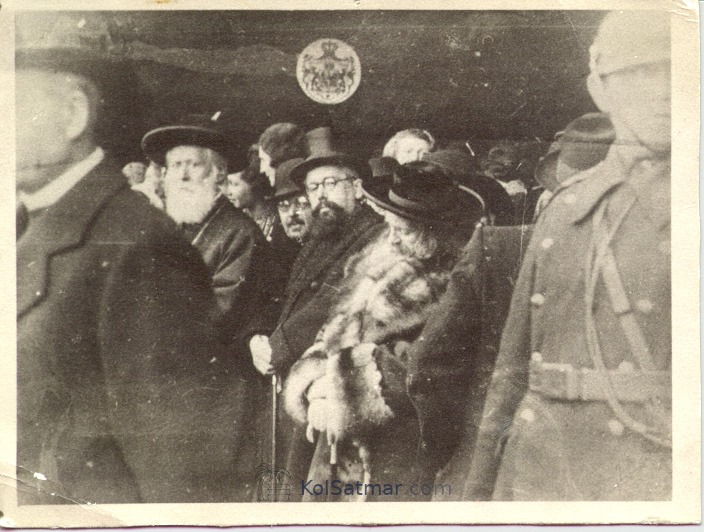 בעת ביקורו של הקיסר קארל מראמעניע אצל הבאן סטאנציע בסאטמאר - יז חשון  תרצ”ז